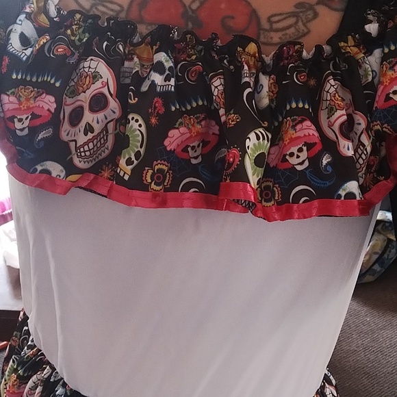 Day of the Dead gown - Picture 2 of 10
